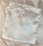 Edle Schutztasche aus Satin in Creme f�r B�cher bis 21x23 cm