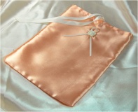 Edle Schutztasche aus Satin in Apricot f�r Din A5-B�cher