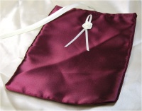 Edle Schutztasche aus Satin in Bordeaux f�r Din A5-B�cher