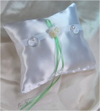 Ringkissen zur Hochzeit aus feinem Leinen in Wei� und Lindgr�n