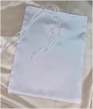 Edle Schutztasche aus Satin in Wei� f�r Din A5-B�cher