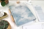 Preview: personalisierter Buchkalender in hellem Blau mit fühlbarem Struktureinband und zurückhaltenden, klaren Schriften