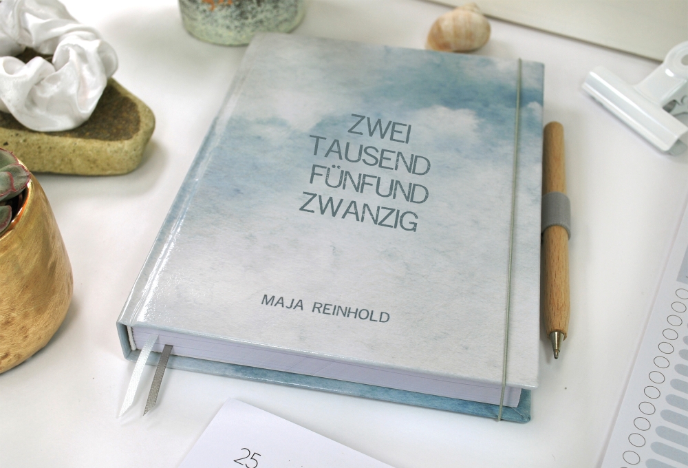 jederzeit einsatzbereit dank der vielen Extras und passend für jede Handtasche aufgrund des handlichen A5-Formats