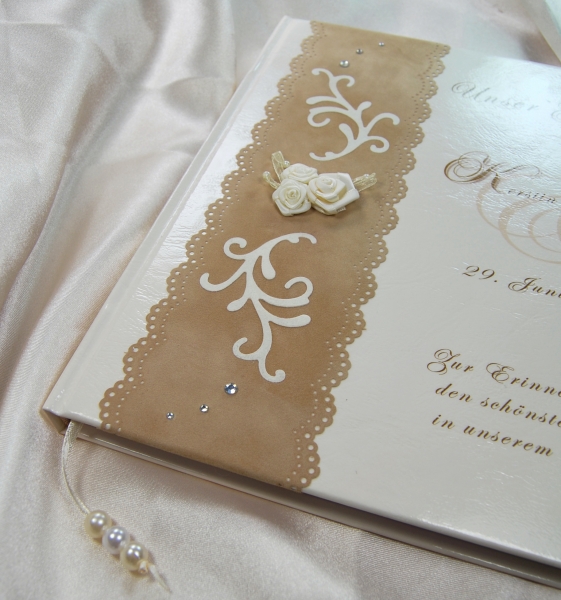 Hochzeitsgästebuch mit Rosen, Glitzer und Ornamenten