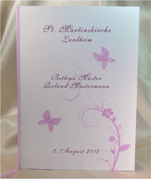 Kirchenheft zur Hochzeit in zartem Flieder mit floralem Motiv und Schmetterlingen